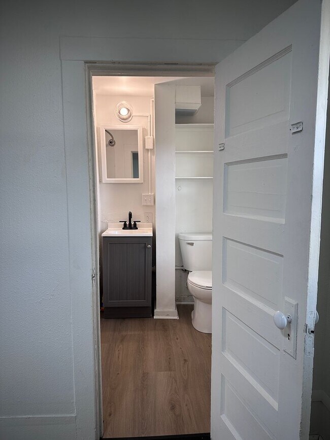 Building Photo - 303 Weston Ave