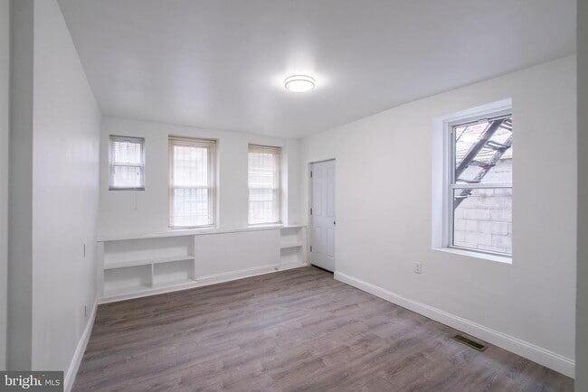 Building Photo - 1726 Pine St