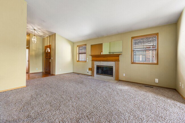 Building Photo - Spacious Home with Central AC and Gas Fire...
