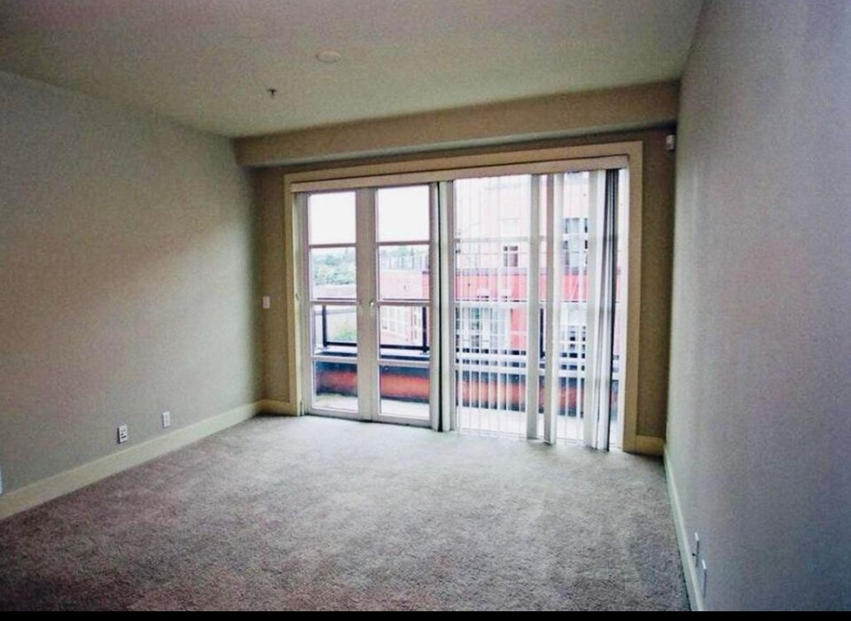 Building Photo - 410 NE 70th St