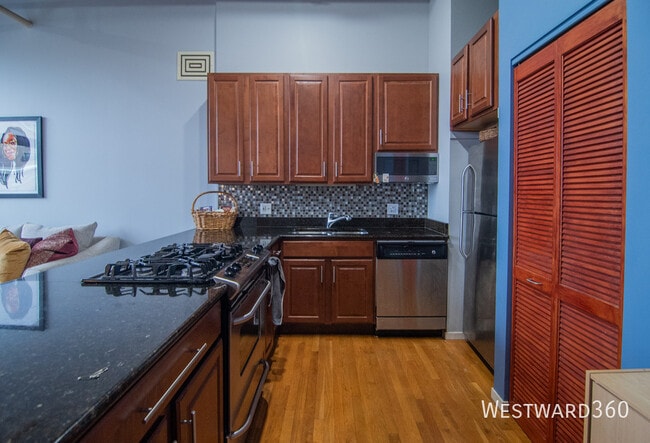 Building Photo - 1727 S Indiana-323