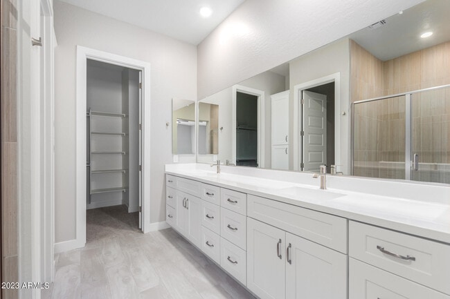 Building Photo - 4133 E Las Colinas Dr