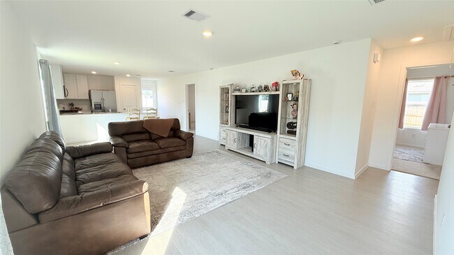 Building Photo - 21307 Bianchi Ct