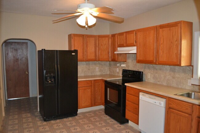 Building Photo - Nice and previously remodeled 2 bedroom w/ detached 3rd bedroom, carport & storage garage in Clay...