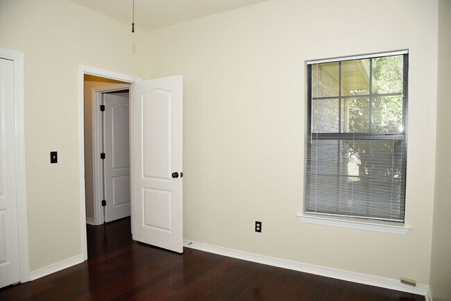 Building Photo - Spacious 4 Bedroom in Southwind at Bluewater Bay!