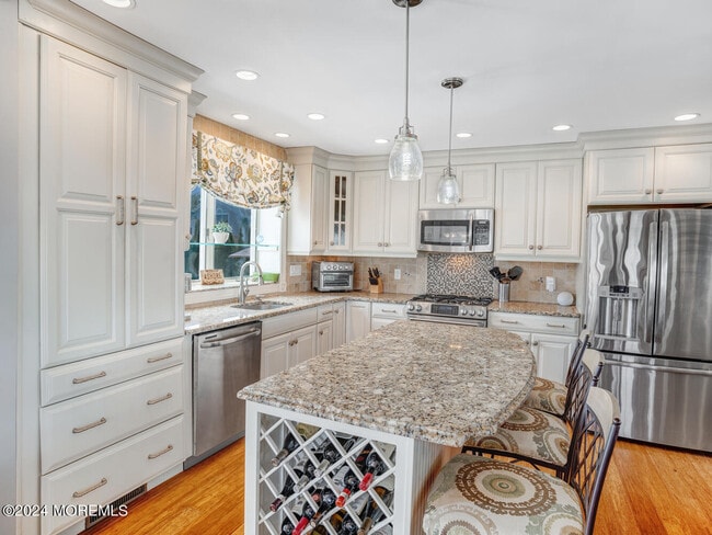 Building Photo - 200 S Bayview Ave