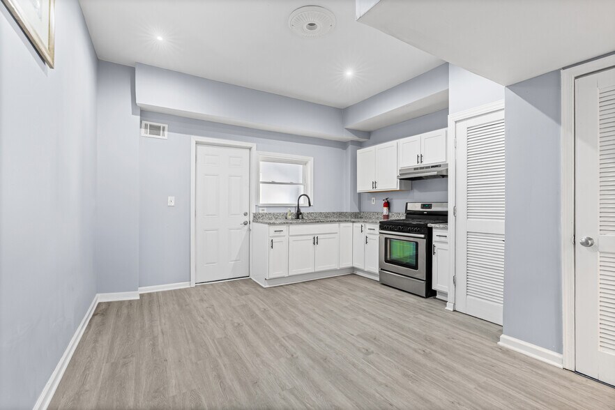 Building Photo - 3024 Auchentoroly Ter