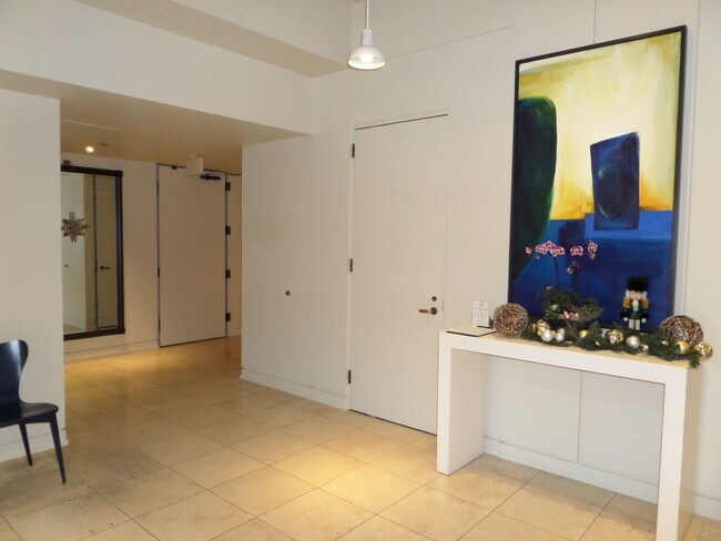 Building Photo - Adorable One Bedroom Seattle Condo in Unbeatable Location - Walk to Pike Place Market!