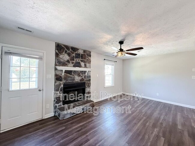 Building Photo - 1690 Clairborne Dr