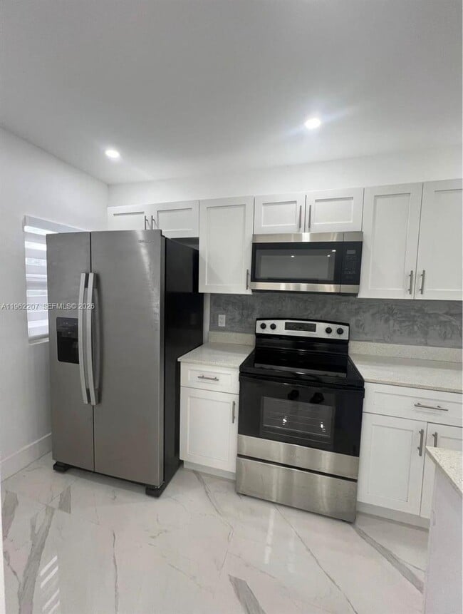 Building Photo - 1015 S 17th Ave