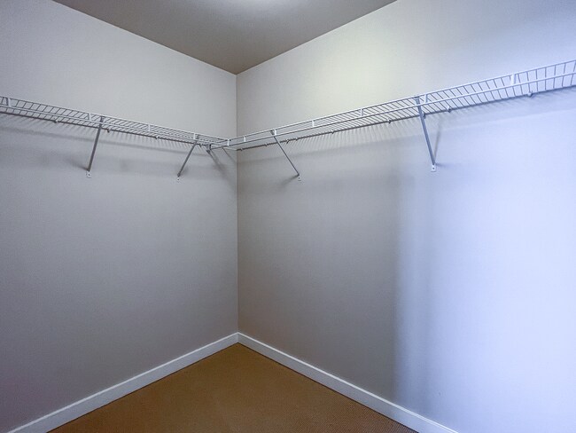 Building Photo - Beautiful 1 Bed 1 Bath Waterfront Condo w/...