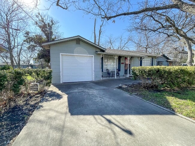 Building Photo - 523 W Merriweather St