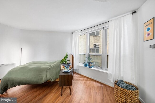 Building Photo - 224 W Rittenhouse Square