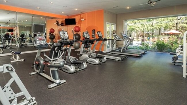 Building Photo - 1301 Ivy Meadow Dr