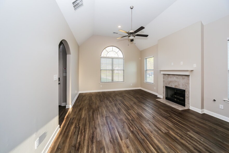 Building Photo - 7681 Carlton Dr