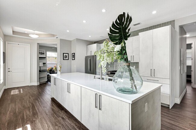 Building Photo - 10295 SW Indian Lilac Trail