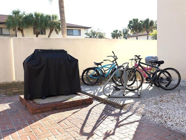 Building Photo - 380 Base Ave E