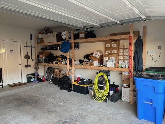 Building Photo - 133 Buckthorn Dr
