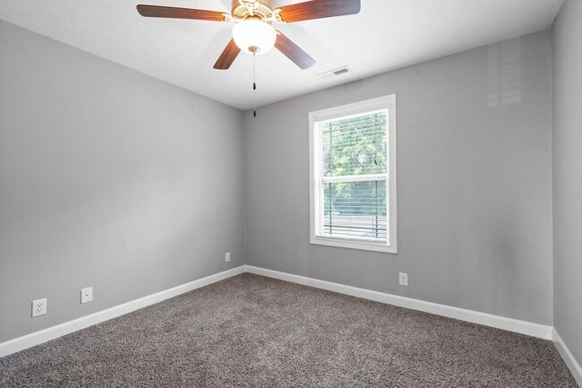 Building Photo - Gorgeous Single-Family with a Bonus Room & Large Fenced Backyard!