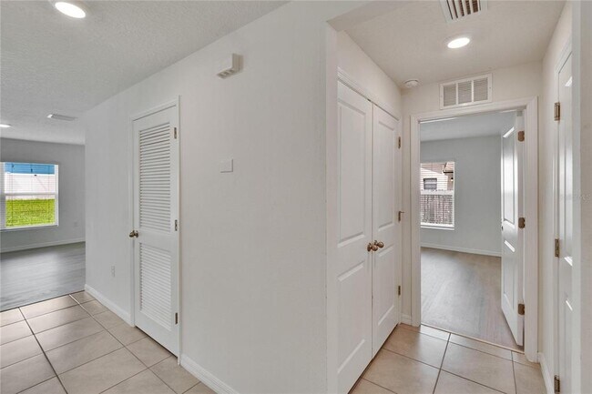 Building Photo - 10392 Sheffield Rd