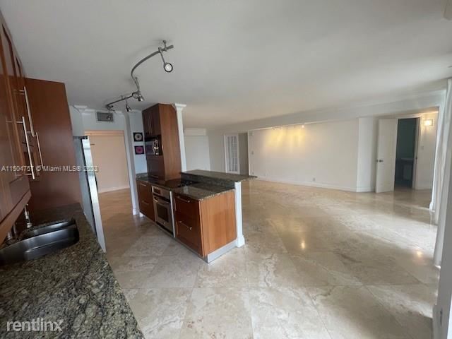 Building Photo - 3 br, 2.5 bath Condo - 18181 NE 31st Ct Ap...