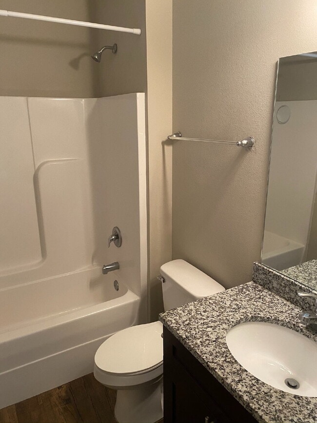 Building Photo - Now Leasing! Spacious 6-Bedroom, 6.5-Bathroom student house just minutes from campus. Only $650/m...