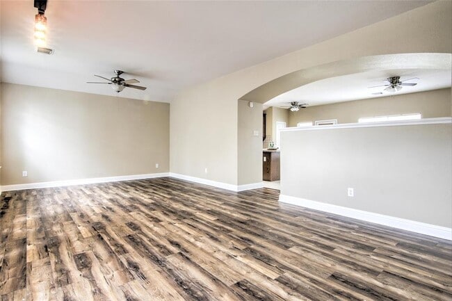 Building Photo - 518 Cedar Branch Dr