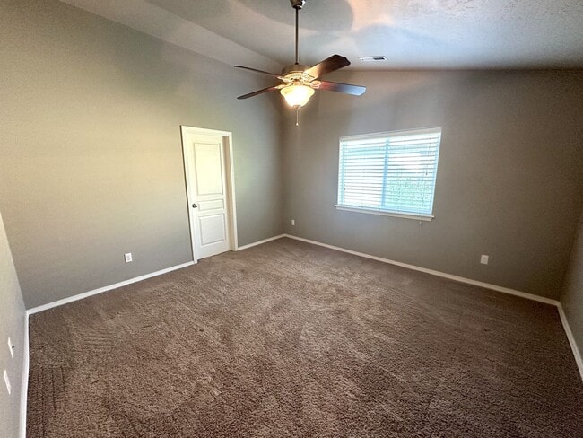 Building Photo - Horn Rapids House for Lease!