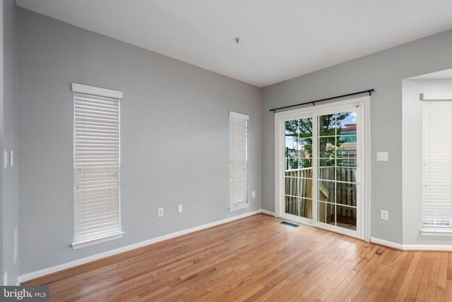 Building Photo - 6081 Madison Pointe Ct