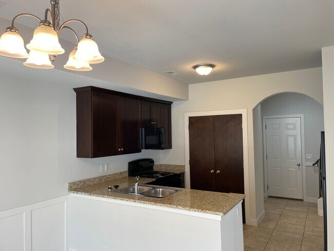 Building Photo - 6145 Windemere Dr