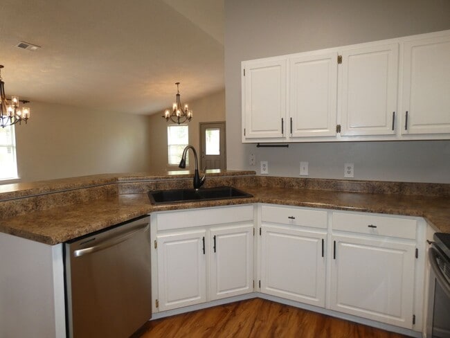 Building Photo - Charming Brick Home - Stonebrook