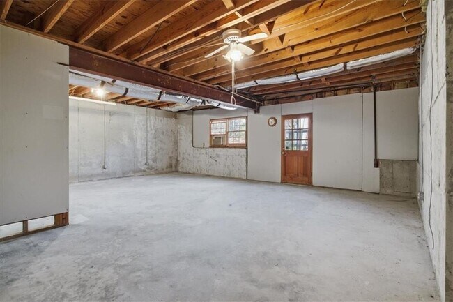 Building Photo - 815 Kings Arms Way