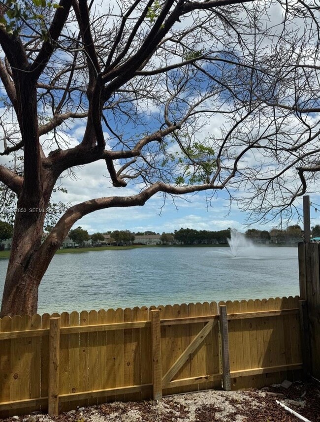 Building Photo - 2525 SE 14th Ave