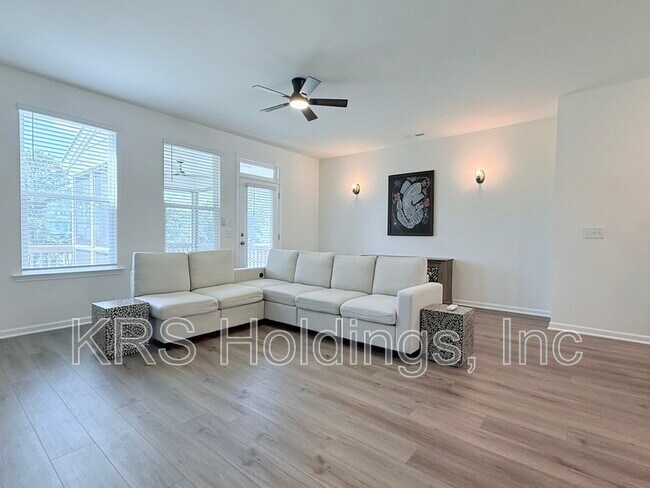 Building Photo - 849 Parc Townes Dr