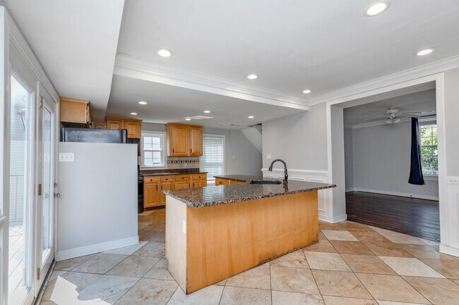 Building Photo - 706 Catherine St