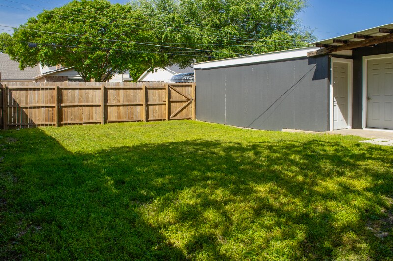 Building Photo - 15835 El Estado Dr
