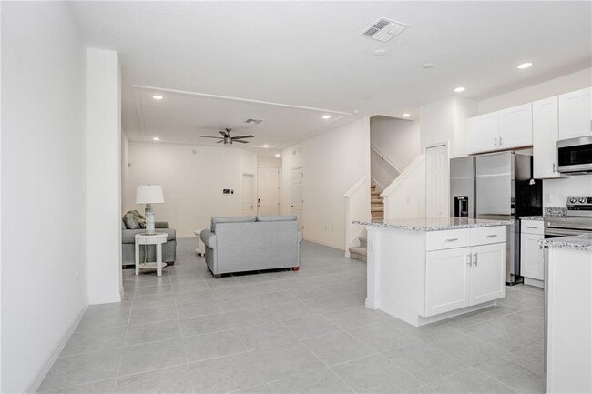 Building Photo - 34155 Cinder Wy