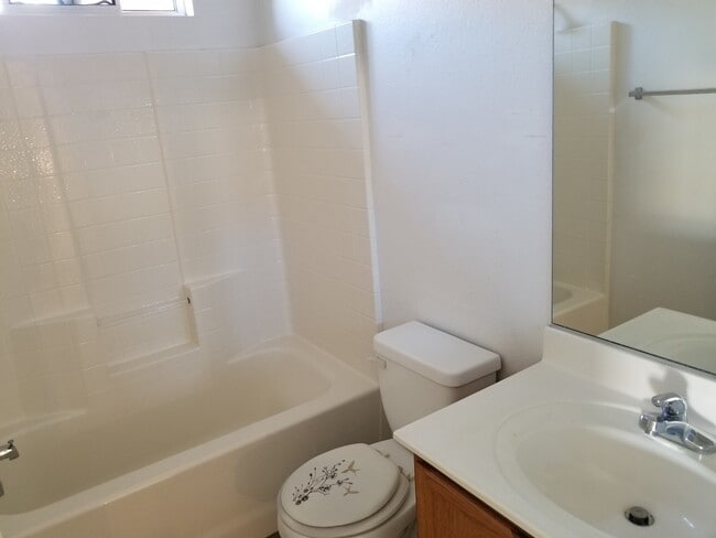 Building Photo - 5063 El Castano Ave