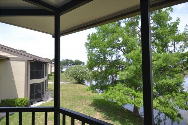 Building Photo - 284 Woodlake Wynde