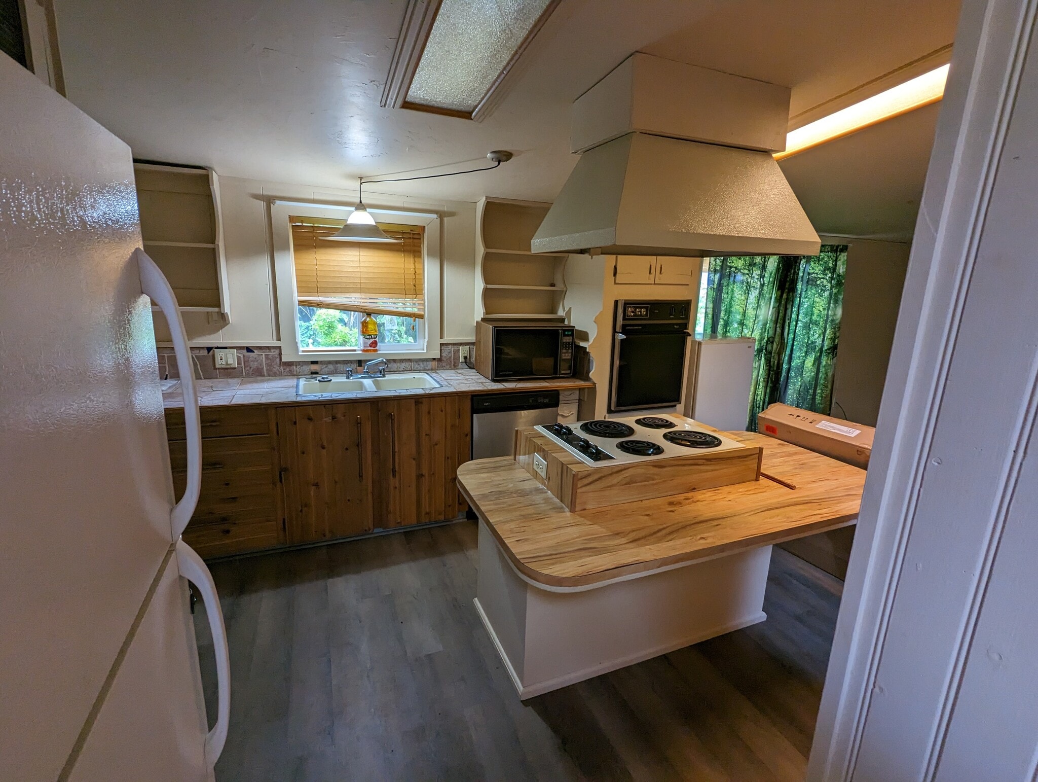 Kitchen - 6255 Bellwood Dr