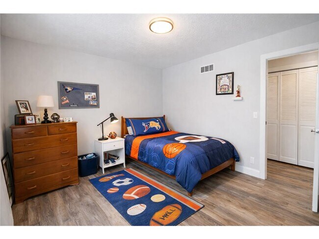 Building Photo - 1042 Circle Dr