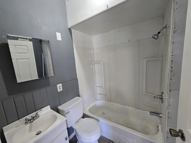 Building Photo - 1148 Columbia St