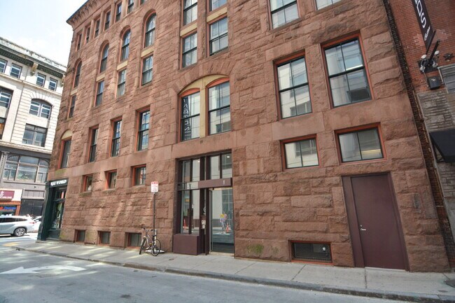 Building Photo - Penthouse Unit with amazing light at The H...