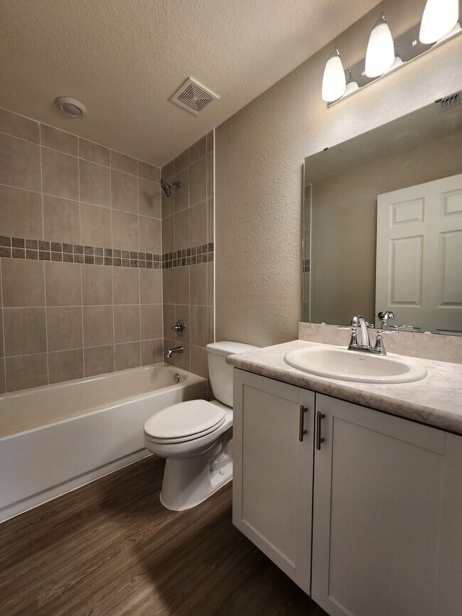 Building Photo - LIKE NEW!!! 4-Bedroom, 2-Bathroom in Villamar Winter Haven