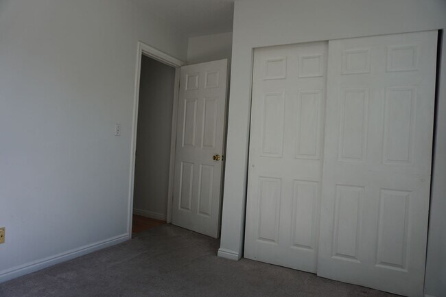 Building Photo - Centrally Located 3 Bedroom Midvale Home