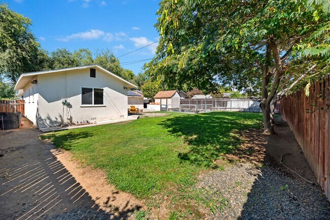 Building Photo - Stunning Riverside Home for Rent- Solar, E...
