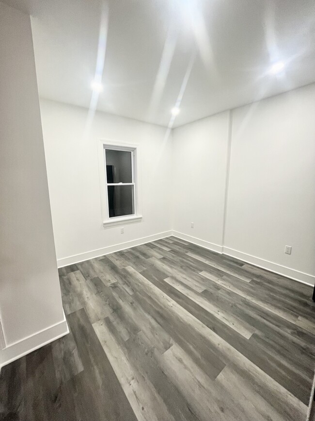 Building Photo - 5814 Delancey St