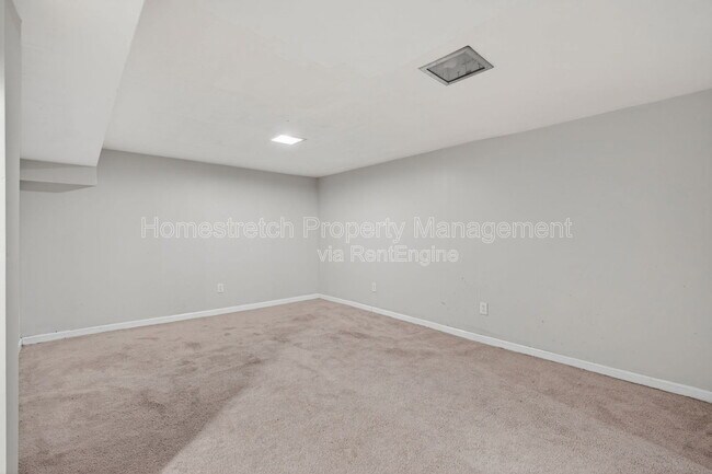 Building Photo - 10216 Royal Dr