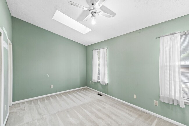 Building Photo - 15 Riverchase Dr