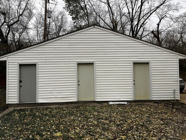 Building Photo - 1092 18th Ave SE